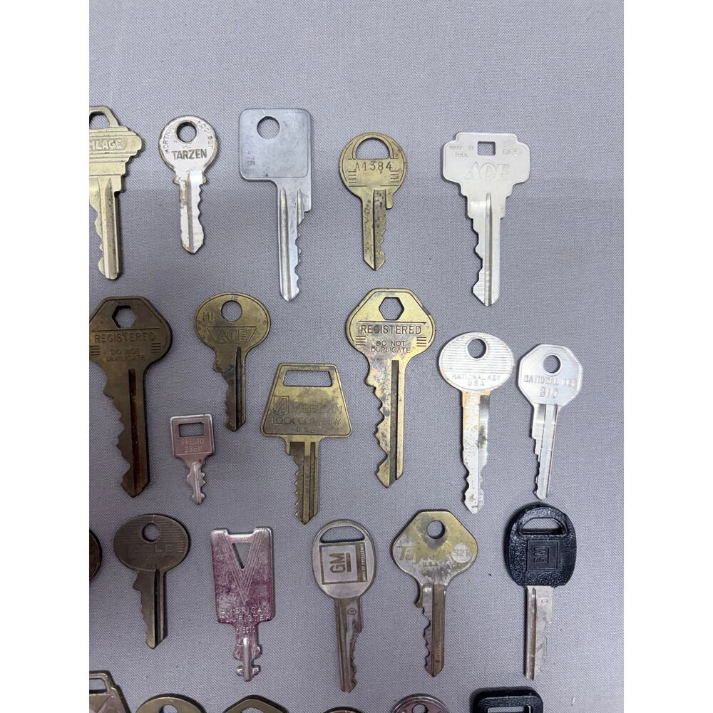 Vintage Key Lot 45pc GM Chrysler Automotive Master Yale Cole Craft Steampunk - Picture 3 of 5